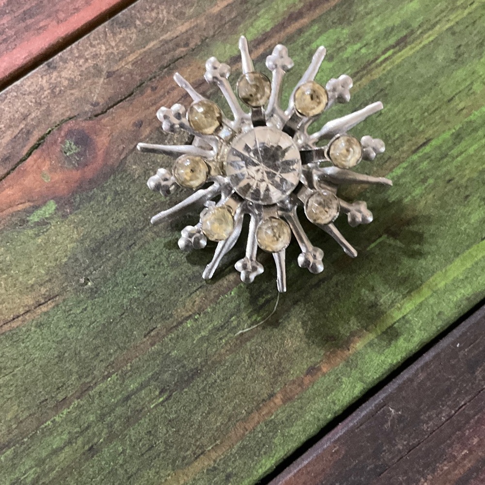 Vintage Brooch - Picture 2 of 6